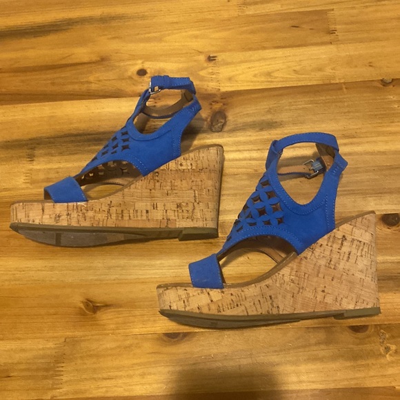 $10 CLEARANCE - Franco Sarto Electric Blue Espadrilles / Wedges in Size 6 - Picture 4 of 10